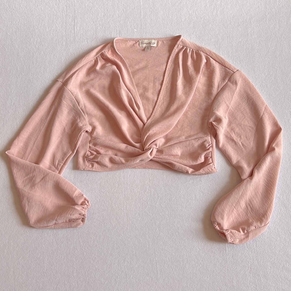 Vintage Hearts by Como Light Pink Twist V Neck Long Sleeve Crop Top Small NWOT